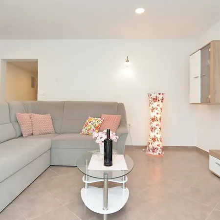 Apartment Josip 1659 Muntić