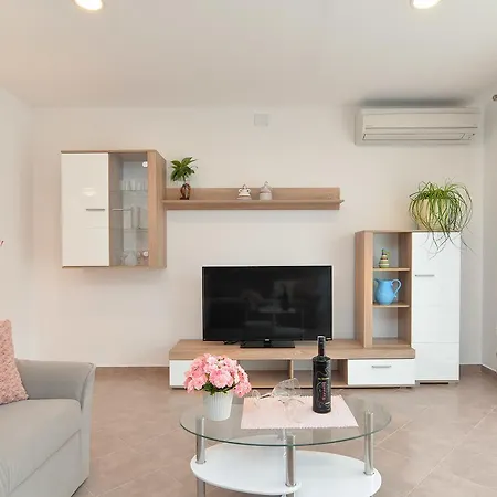 Apartmán Apartment Josip 1659 *