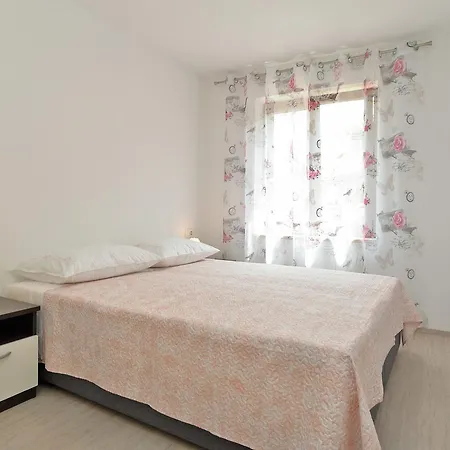Apartmán Apartment Josip 1659 *