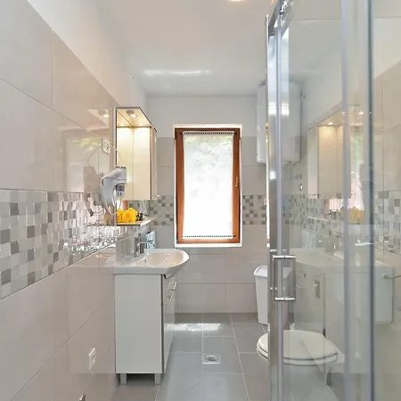 Apartment Josip 1659 *